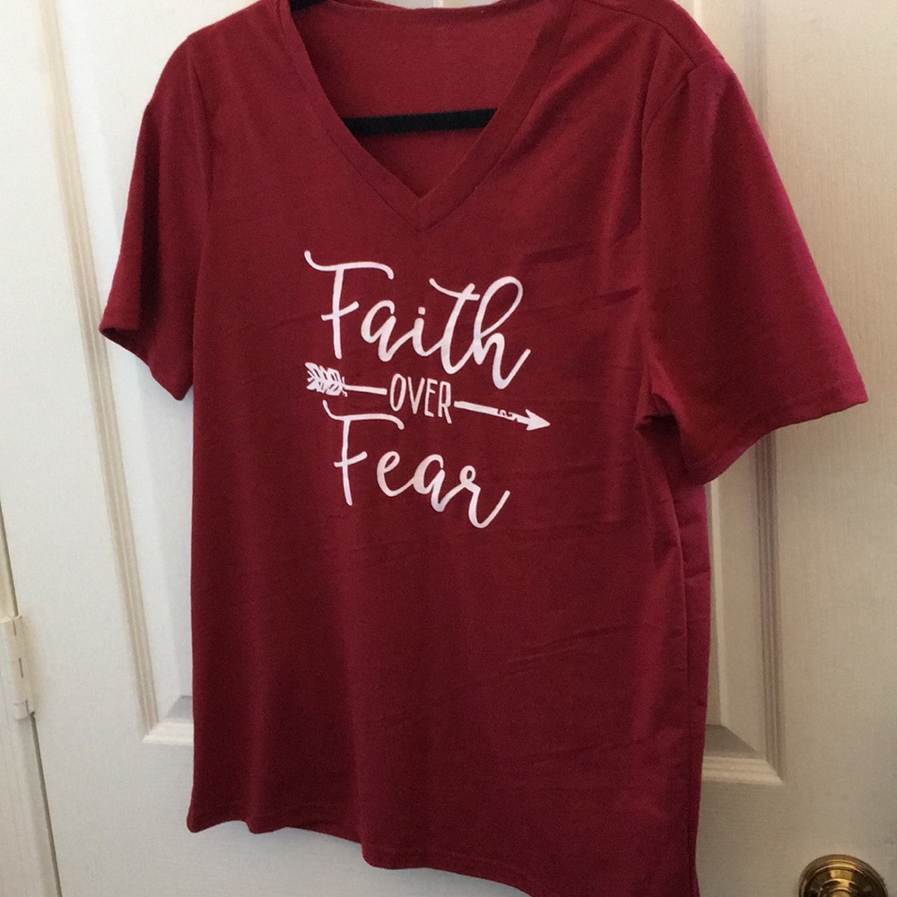 FINAL MARKDOWN Ladies faith over fear tee medium